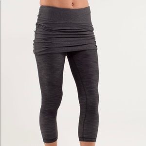 Black fold over lululemon crops